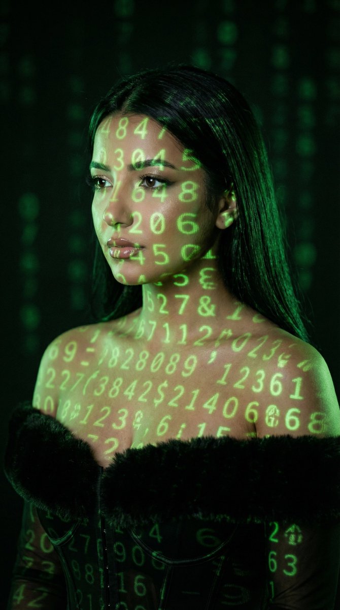 赛博绿码流转的绝美暗调人像 AI image prompt result