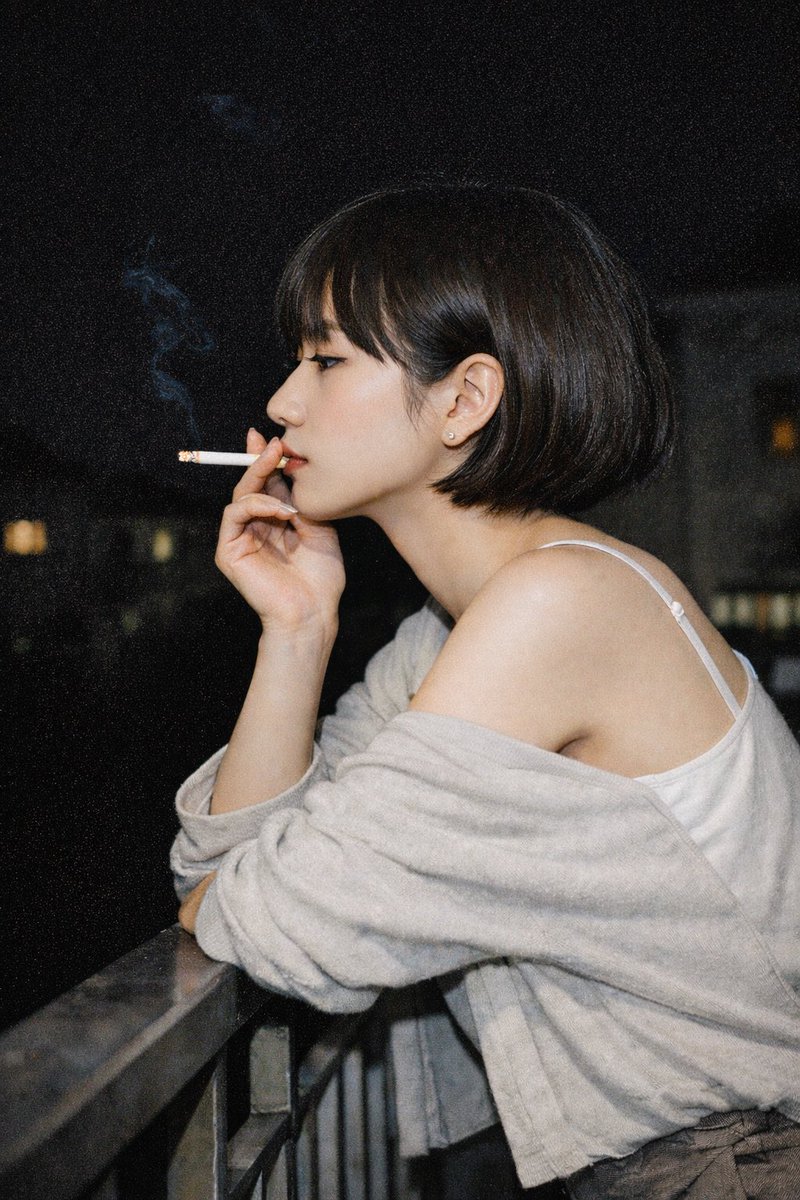 电影感夜间女性肖像摄影 AI image prompt result