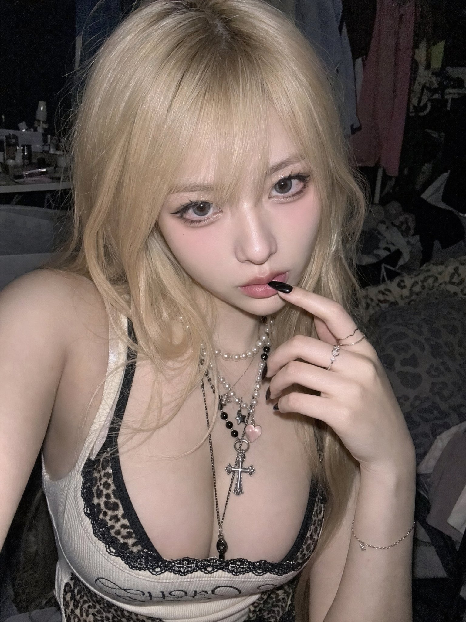 Dim bedroom blonde phone selfie: GPT Image 2 prompt AI image prompt result