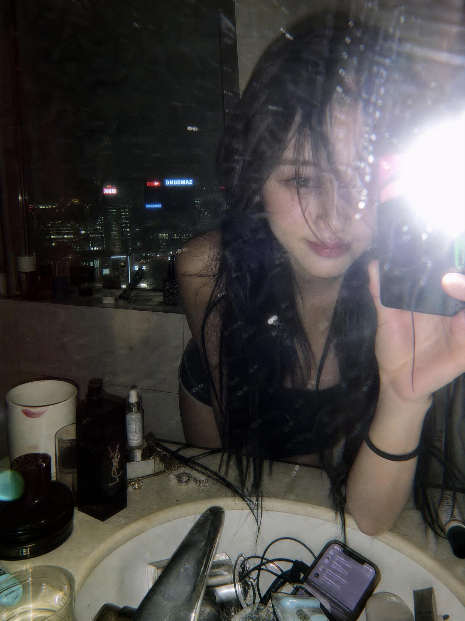 Y2K flash mirror selfie luxury bathroom: GPT Image 2 prompt AI image prompt result