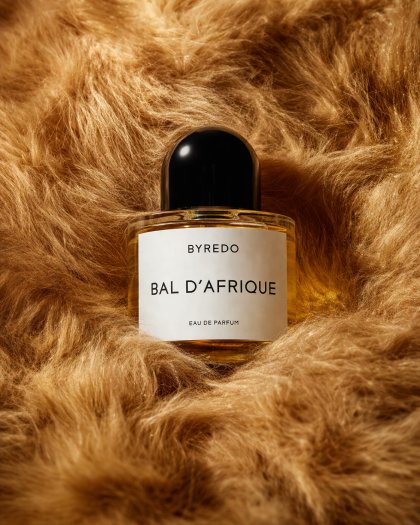 Perfume bottle in golden faux fur: GPT Image 2 prompt AI image prompt result